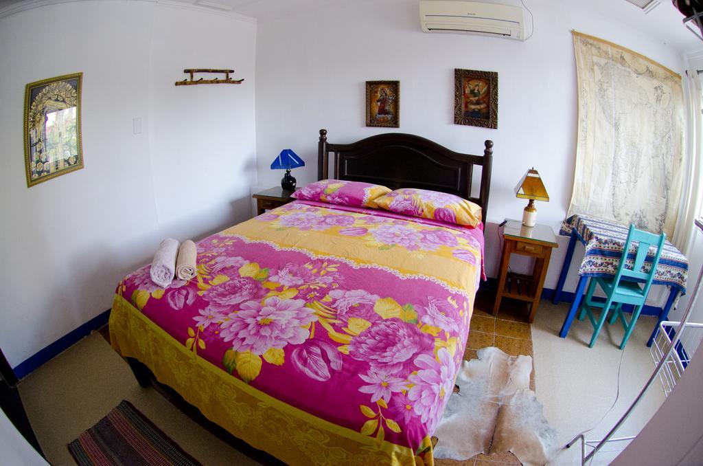 Hostal Los Aventureros Santa Cruz de La Sierra Exteriör bild