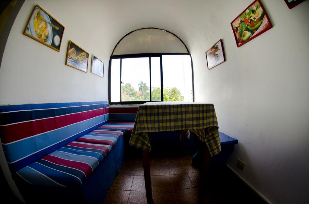 Hostal Los Aventureros Santa Cruz de La Sierra Exteriör bild