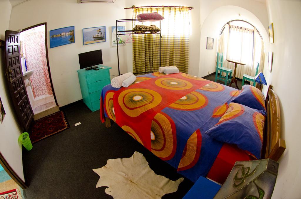 Hostal Los Aventureros Santa Cruz de La Sierra Rum bild